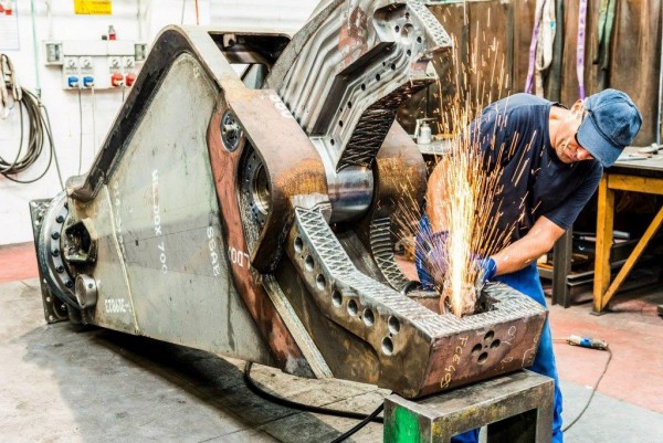 Used Scrap & Demolition Equipment