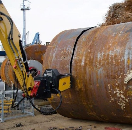 TC-120 Tank Cutter cutting scrap tank for recycling